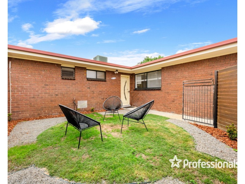 74 James Cook Avenue, Howlong NSW 2643