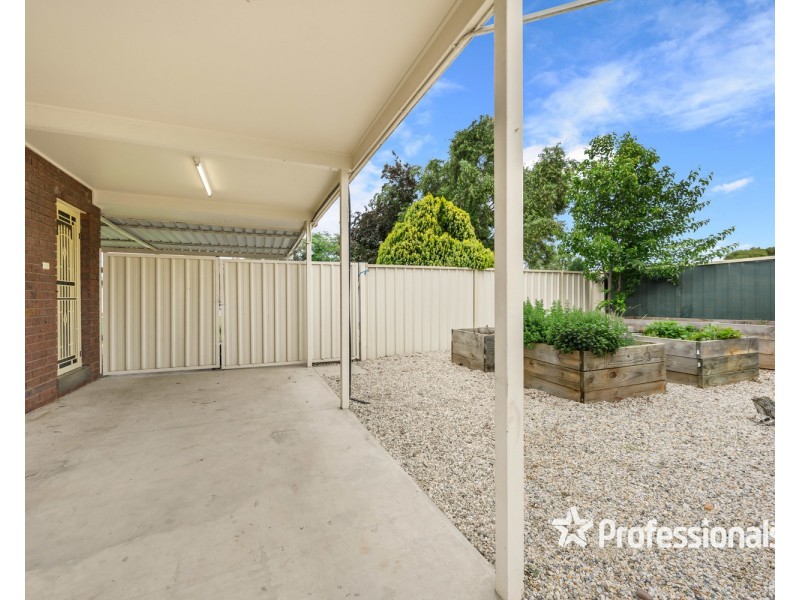 74 James Cook Avenue, Howlong NSW 2643