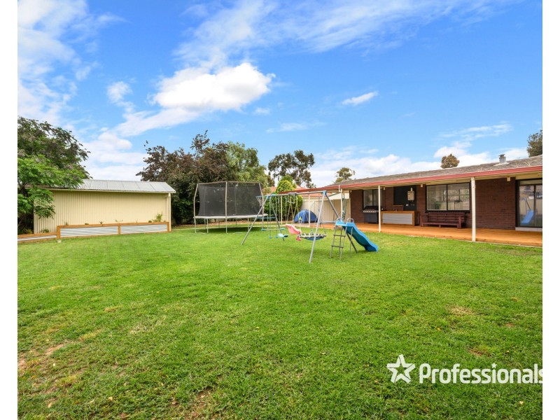 74 James Cook Avenue, Howlong NSW 2643