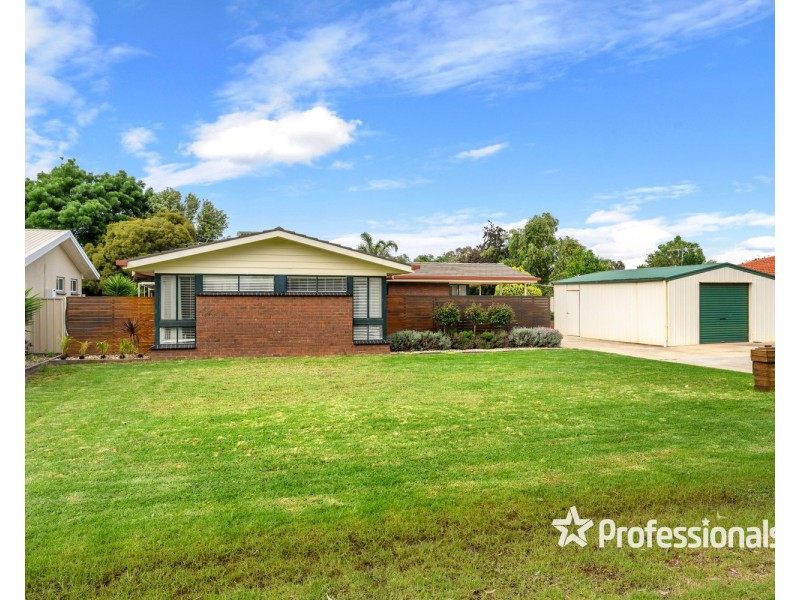 74 James Cook Avenue, Howlong NSW 2643