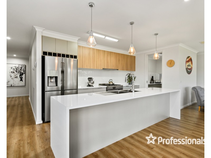 32 Baltimore Avenue, Hamilton Valley NSW 2641