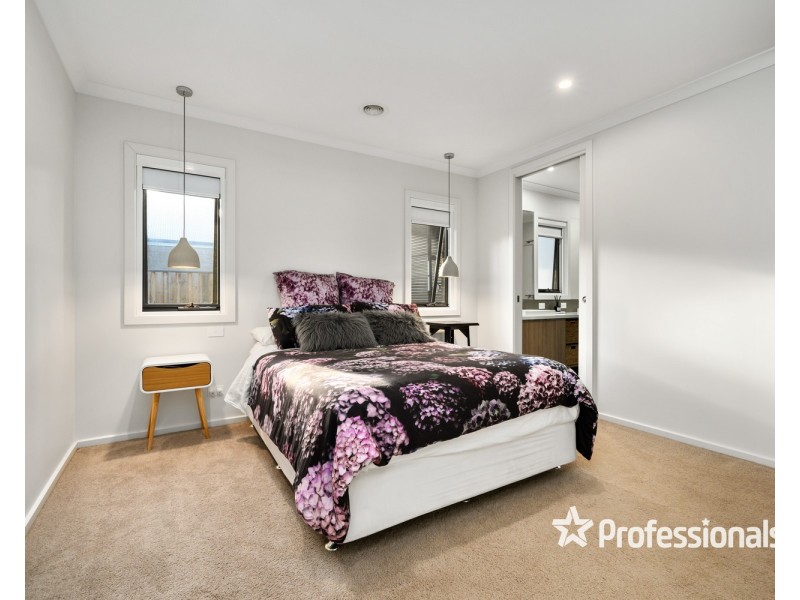 32 Baltimore Avenue, Hamilton Valley NSW 2641