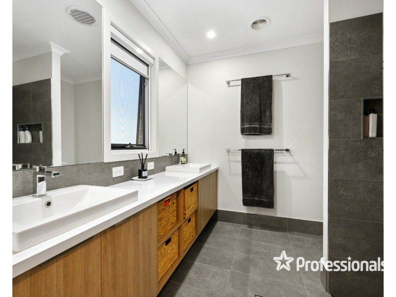 32 Baltimore Avenue, Hamilton Valley NSW 2641