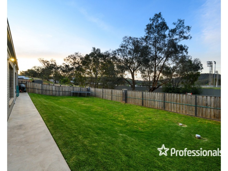 32 Baltimore Avenue, Hamilton Valley NSW 2641