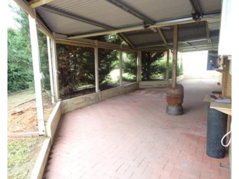 5 Emily Close, Tangambalanga VIC 3691