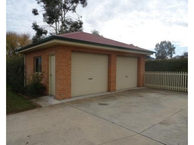 5 Emily Close, Tangambalanga VIC 3691