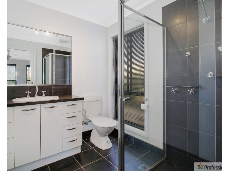 33 Victoria Cross Parade, Wodonga VIC 3690