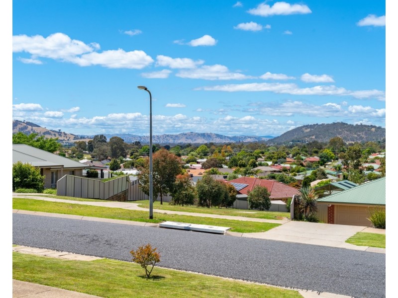 17 Falcon Circuit, Wodonga VIC 3690