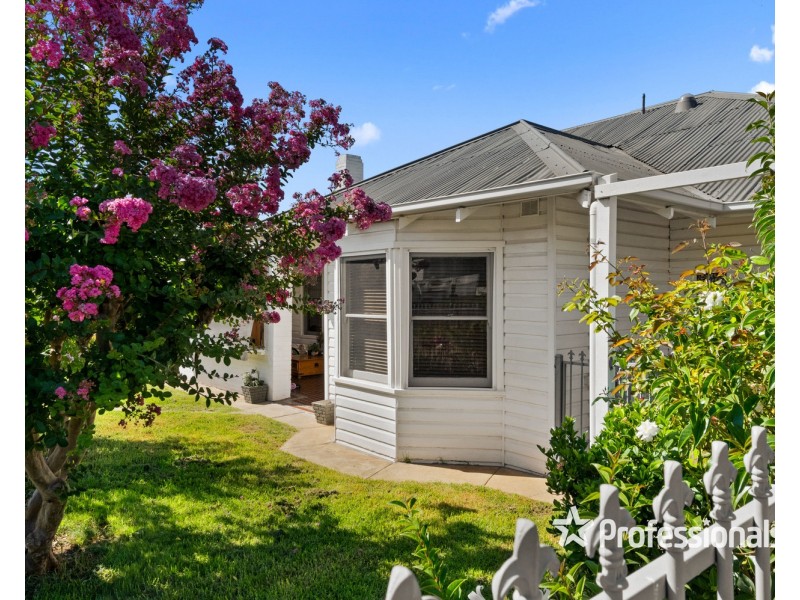 13 Birdwood Street, Corowa NSW 2646