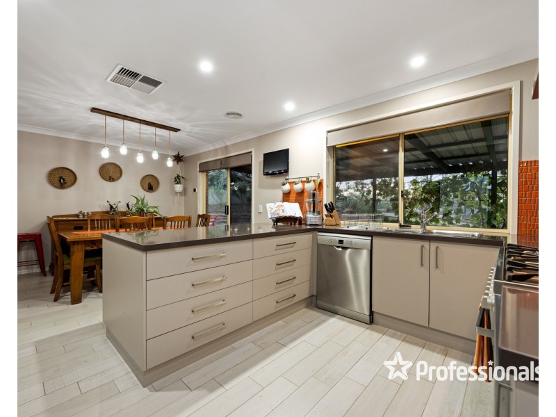 13 Stenzel Crescent, Baranduda VIC 3691