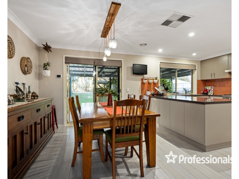 13 Stenzel Crescent, Baranduda VIC 3691