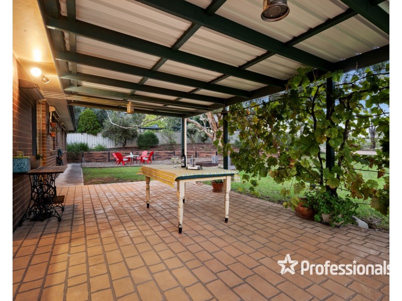13 Stenzel Crescent, Baranduda VIC 3691