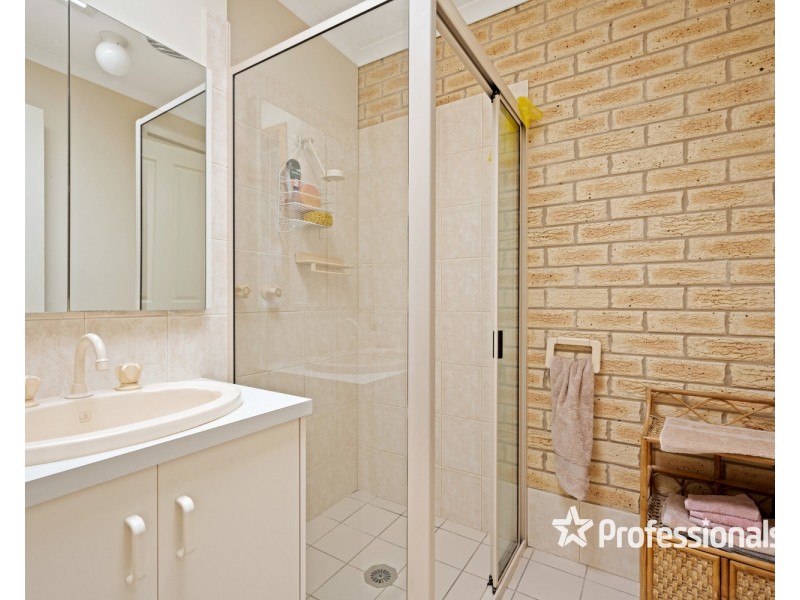 2/538 Kotthoff Street, Lavington NSW 2641