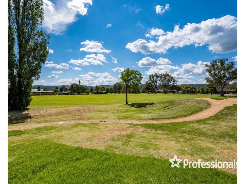 2/538 Kotthoff Street, Lavington NSW 2641