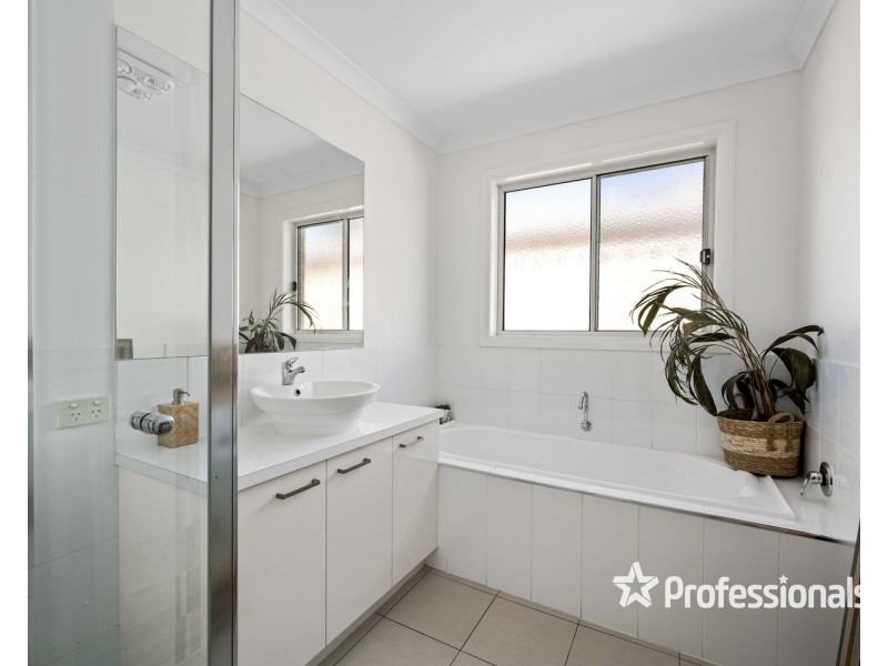 31 Victoria Cross Parade, Wodonga VIC 3690