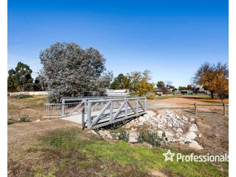 2 Rohner Street, Chiltern VIC 3683