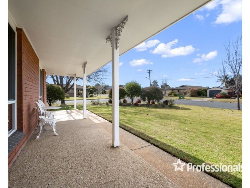 2/473 Neville Street, Lavington NSW 2641