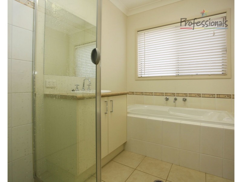 28 Dryandra Way, Thurgoona NSW 2640