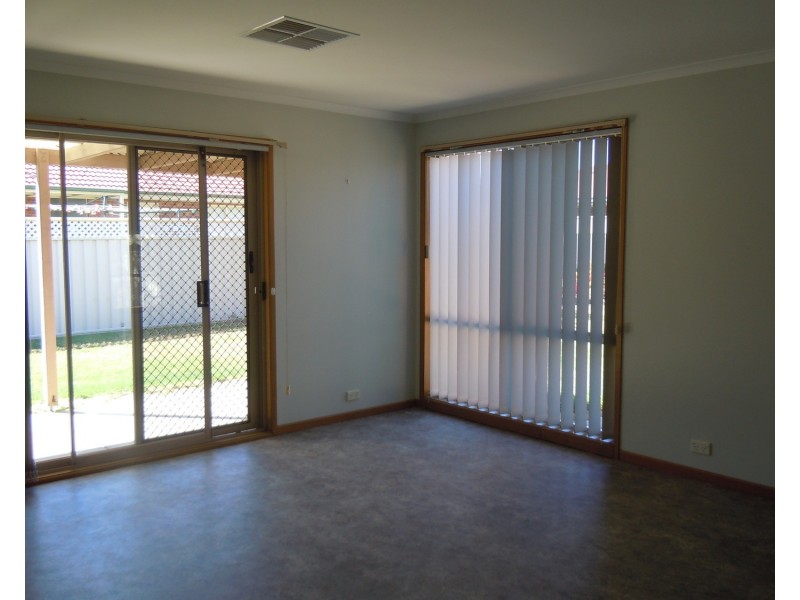 1 Goulburn Court, West Wodonga VIC 3690