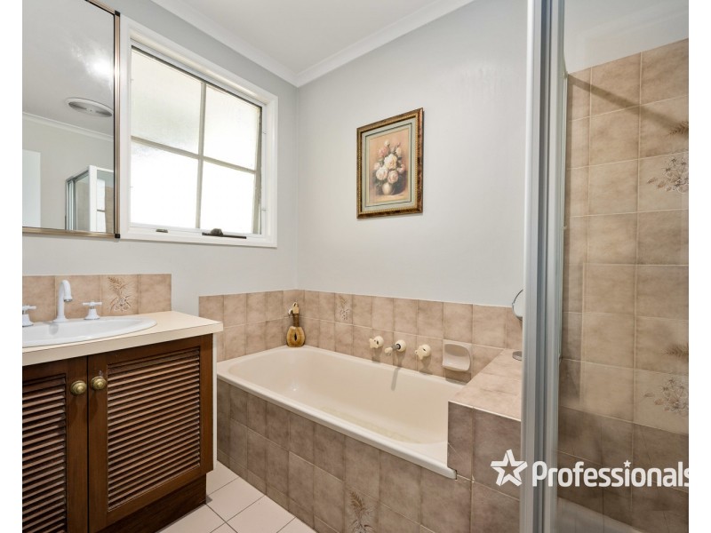 31 McMahon Place, West Wodonga VIC 3690