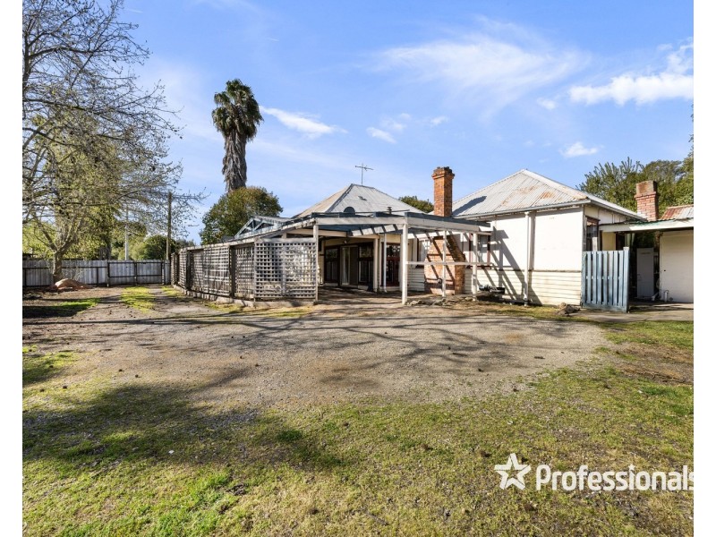24 High Street, Chiltern VIC 3683