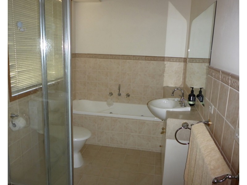 4 Kelle Court, Wodonga VIC 3690