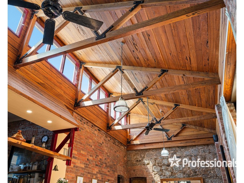 13 High Street, Yackandandah VIC 3749