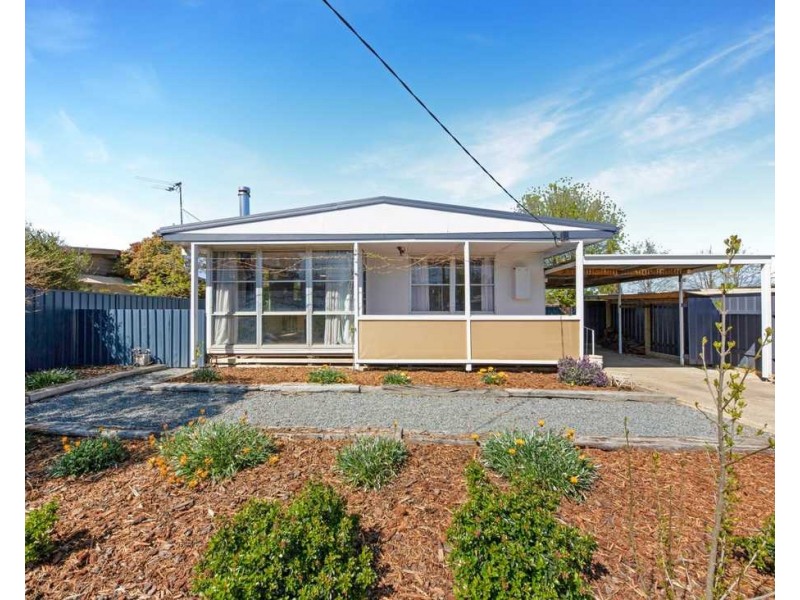 2 Albert Road, Chiltern VIC 3683