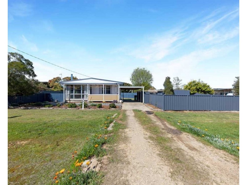 2 Albert Road, Chiltern VIC 3683