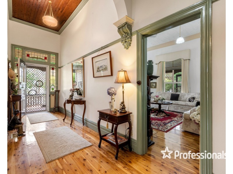 9 Gray Street, Corowa NSW 2646