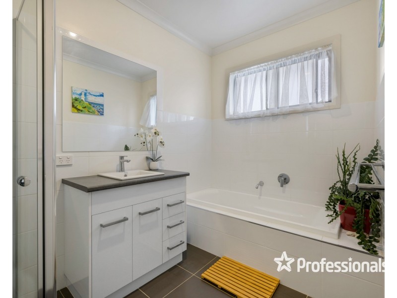 24 Bow Street, Corowa NSW 2646