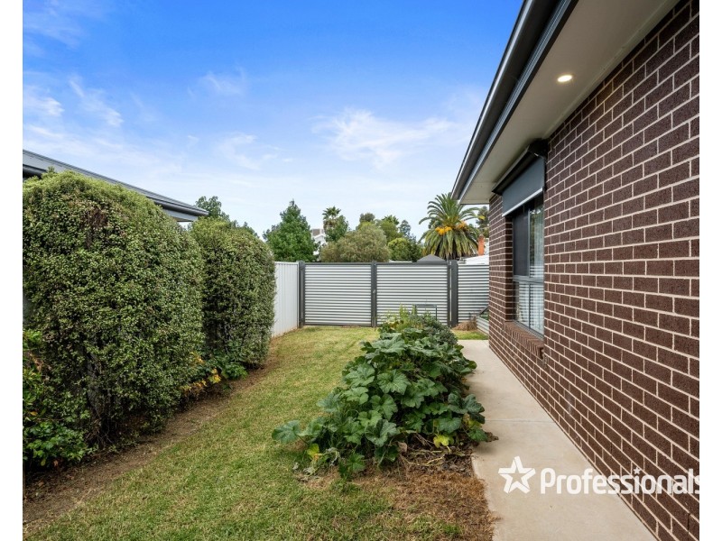 24 Bow Street, Corowa NSW 2646