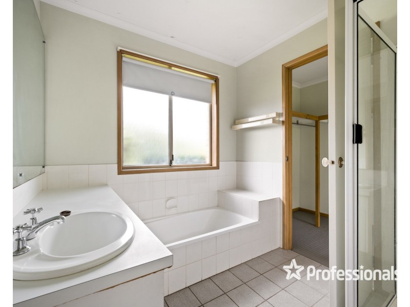 1 Goulburn Court, West Wodonga VIC 3690