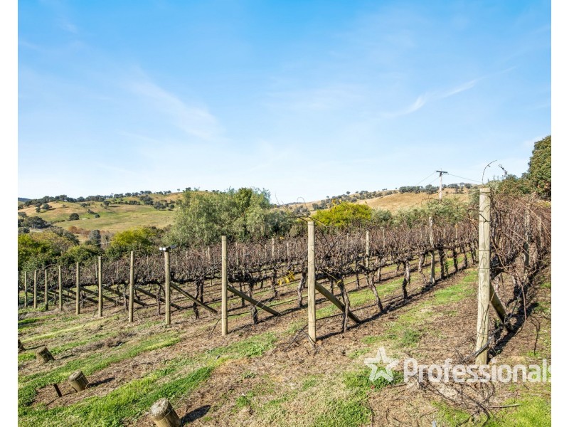 2 Lobban Street, Bethanga VIC 3691