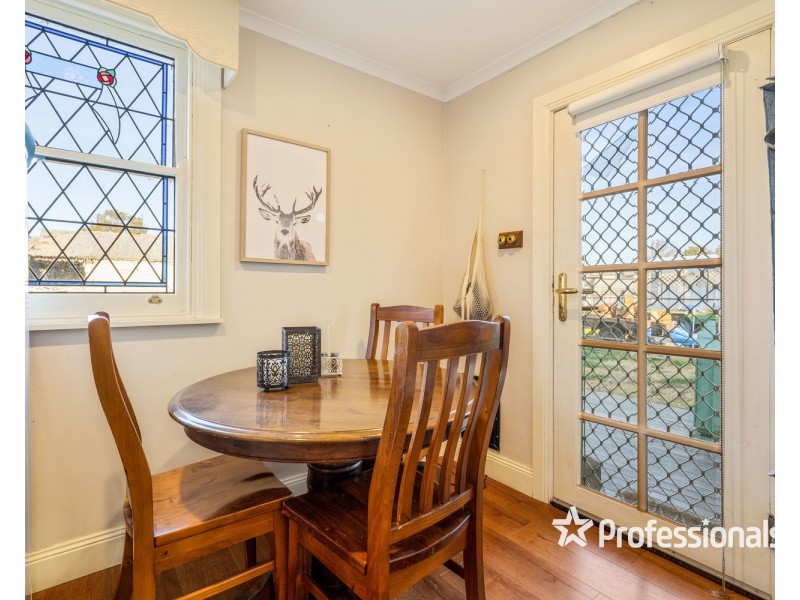 2 Burke Street, Chiltern VIC 3683