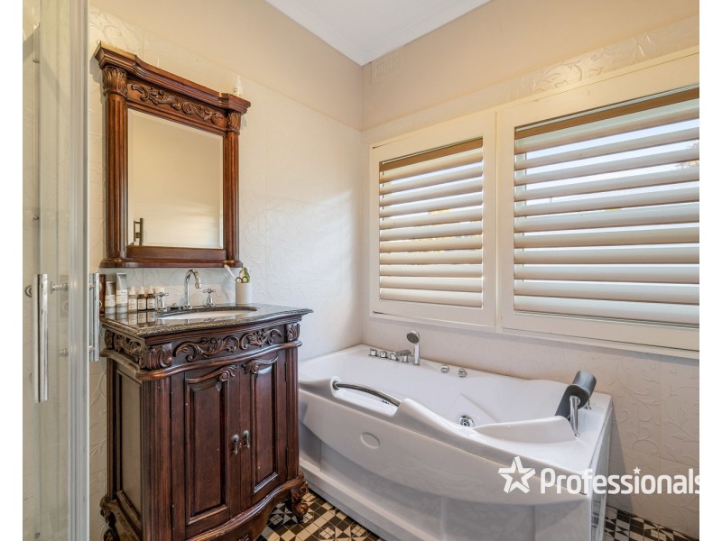 2 Burke Street, Chiltern VIC 3683