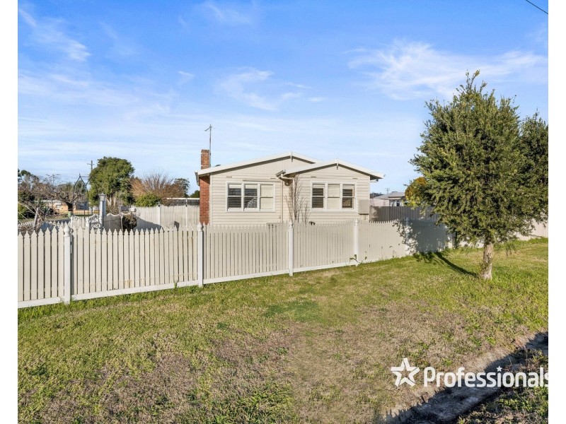 2 Burke Street, Chiltern VIC 3683
