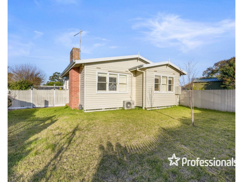 2 Burke Street, Chiltern VIC 3683