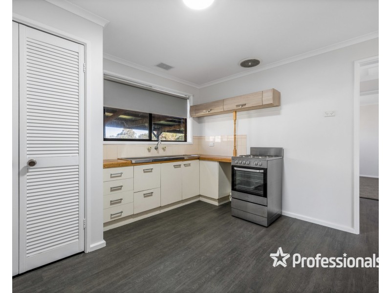 8 Albert Road, Chiltern VIC 3683