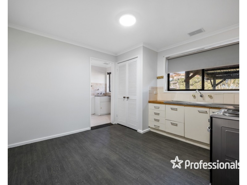 8 Albert Road, Chiltern VIC 3683