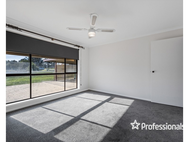 8 Albert Road, Chiltern VIC 3683
