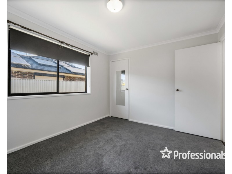 8 Albert Road, Chiltern VIC 3683
