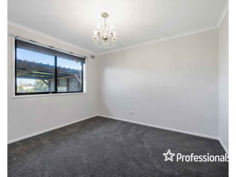 8 Albert Road, Chiltern VIC 3683