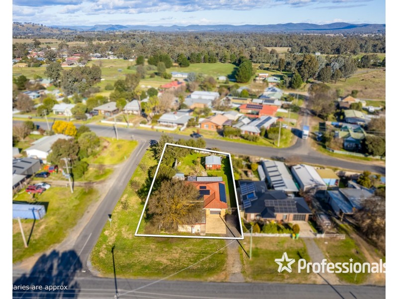 8 Albert Road, Chiltern VIC 3683