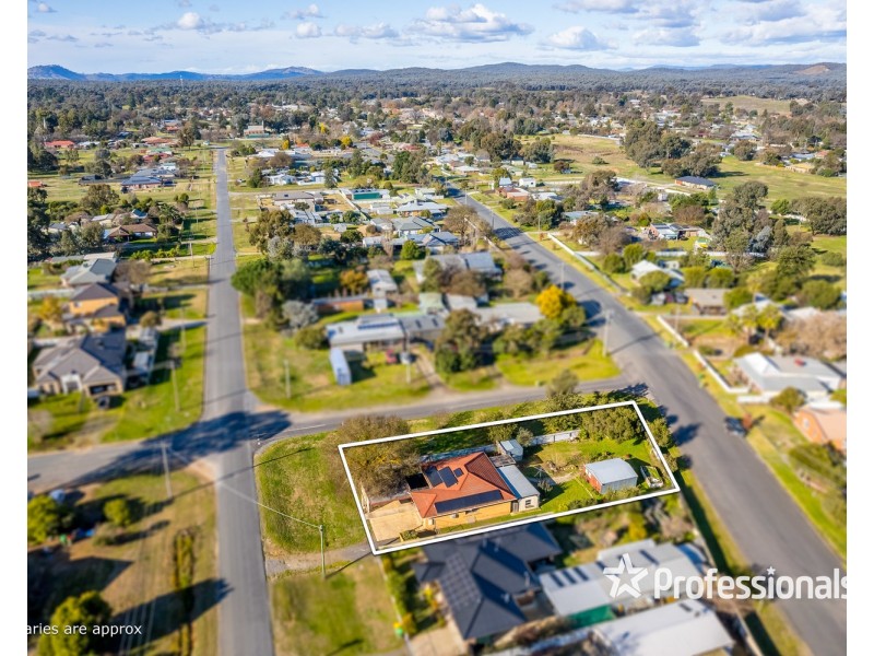 8 Albert Road, Chiltern VIC 3683