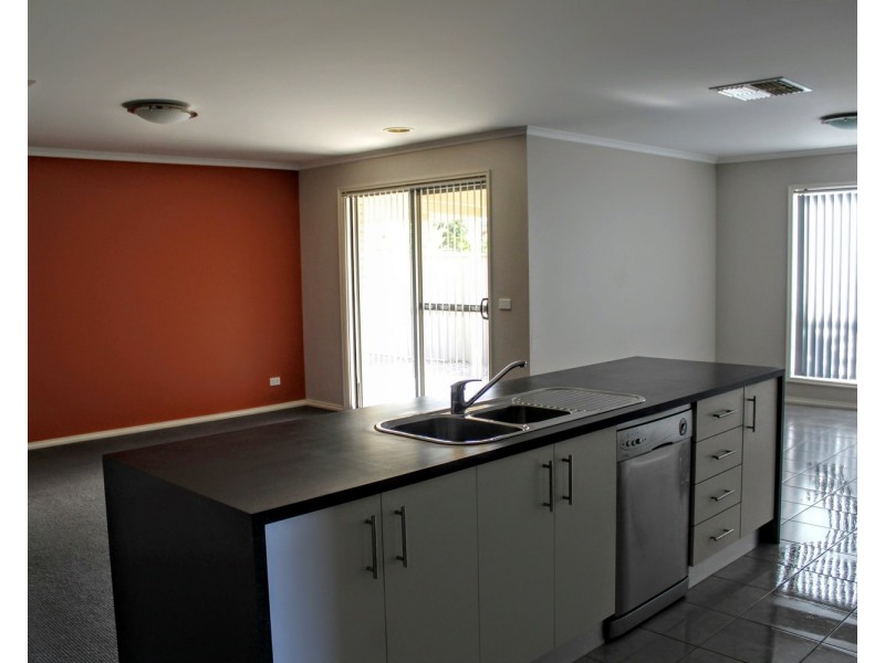 212 Kaitlers Road, Lavington NSW 2641