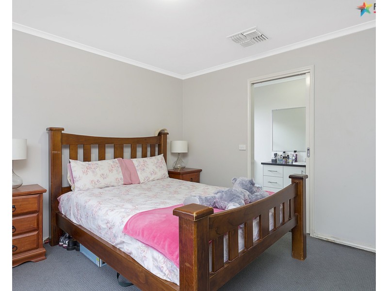 212 Kaitlers Road, Lavington NSW 2641