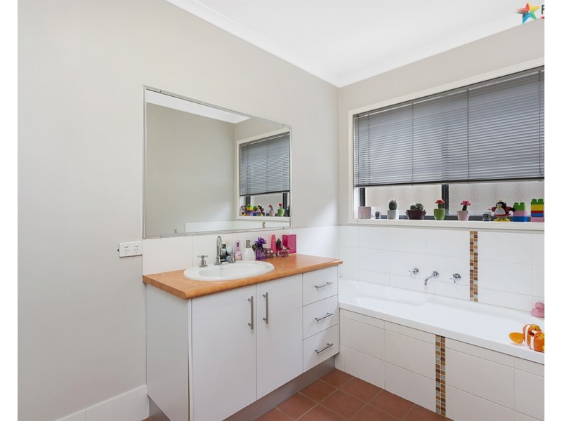 212 Kaitlers Road, Lavington NSW 2641