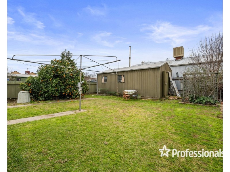 33 Edward Street, Corowa NSW 2646