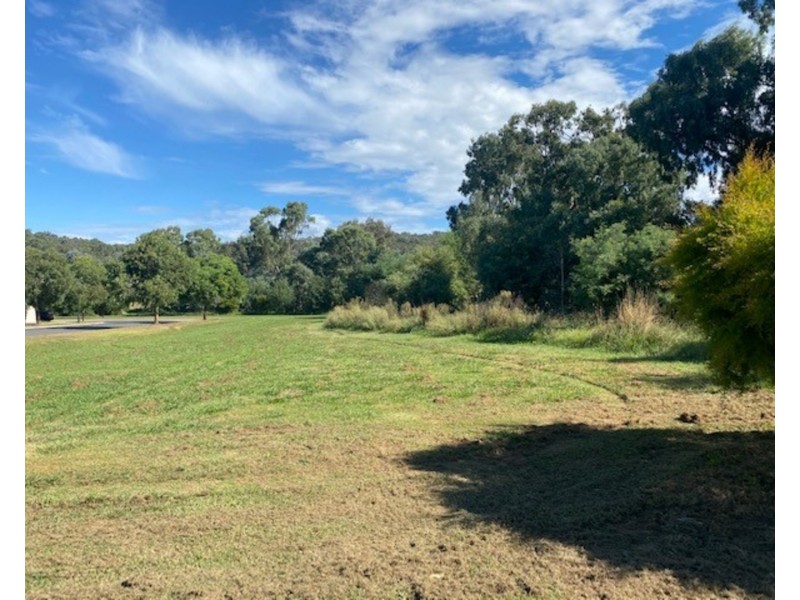 25 Greta Drive, Hamilton Valley NSW 2641